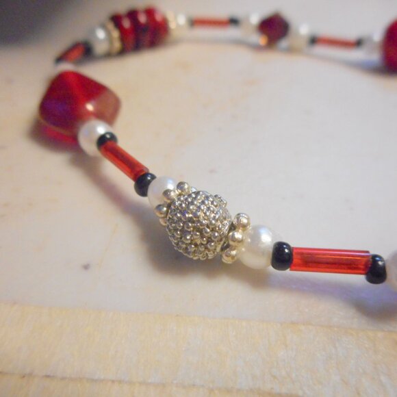 HandCrafted Necklace about 25" ...… red, white, silver and small black beads … - Picture 6 of 12